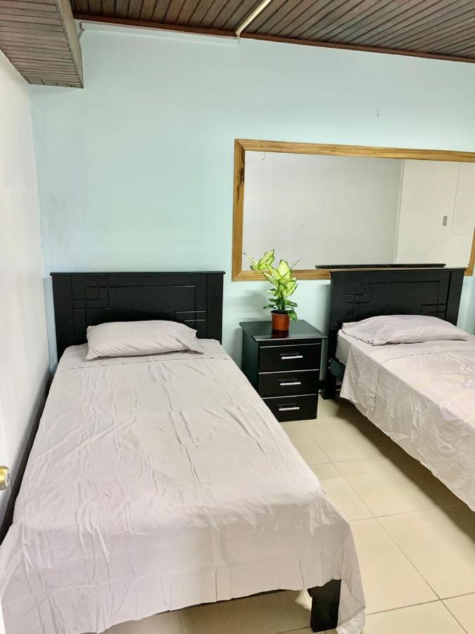 Global House Cr Hostel Backpackers Alajuela Habitacion Compartida 2 Camas Por Habitacion Exterior photo