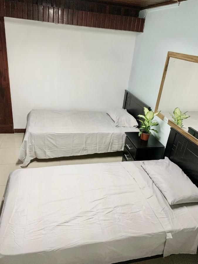 Global House Cr Hostel Backpackers Alajuela Habitacion Compartida 2 Camas Por Habitacion Exterior photo